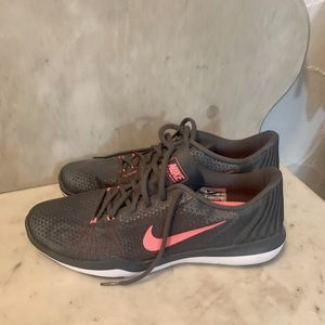 Nike Women’s Flex Supreme TR 5 Dark Grey/ Hot Pink Size 12